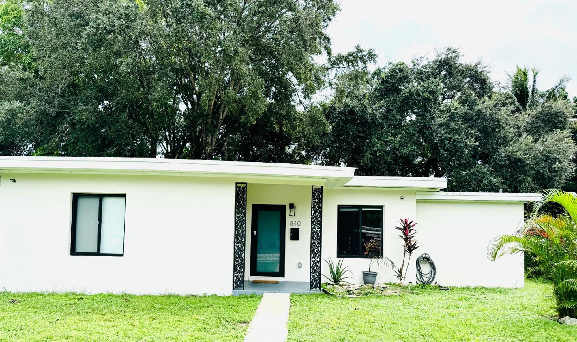 Charming 3-Bedroom House With Wifi, Ac In Pleasant North Miami Exterior photo